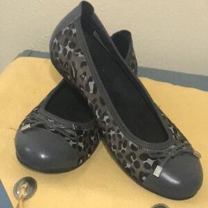 Vionic ballet loafers.